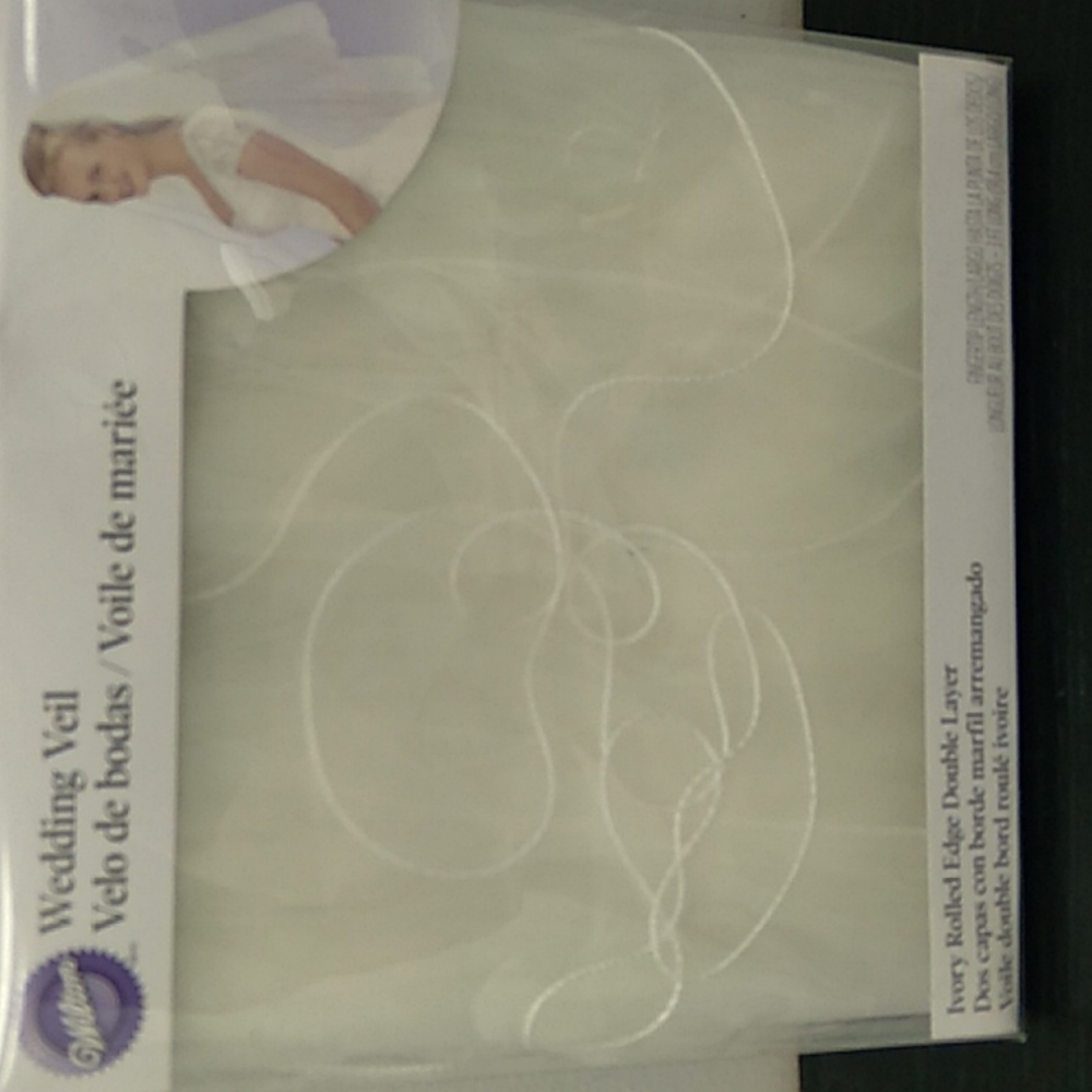NWT IVORY WEDDING VEIL - Picture 5 of 5